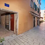 Otto Apartment With Sea View And Parking