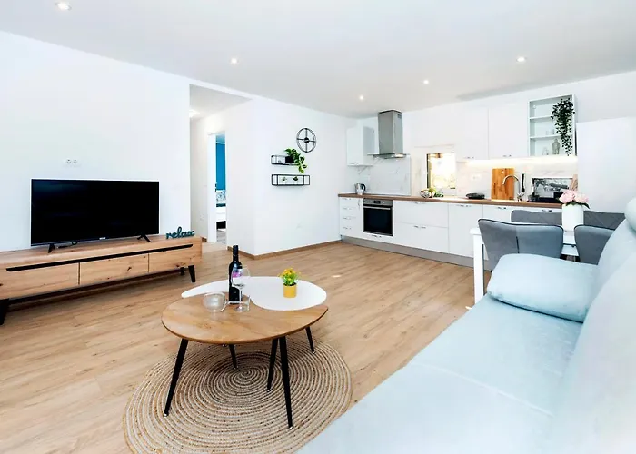 Otto Apartment With Sea View And Parking