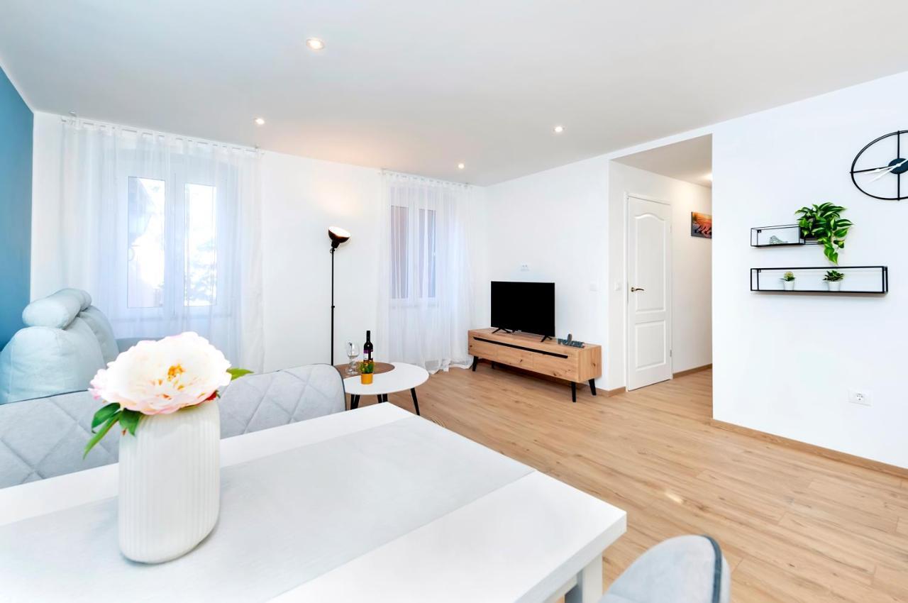 Apartment Otto With Sea View And Parking